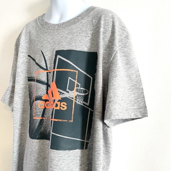 🆕Boys ADIDAS Short Sleeve Basketball Graphic T-Shirt - Picture 5 of 9